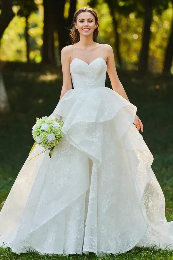 Vestido de novia sin mangas con escote en forma de corazón, encaje, espalda abierta y volantes en cascada